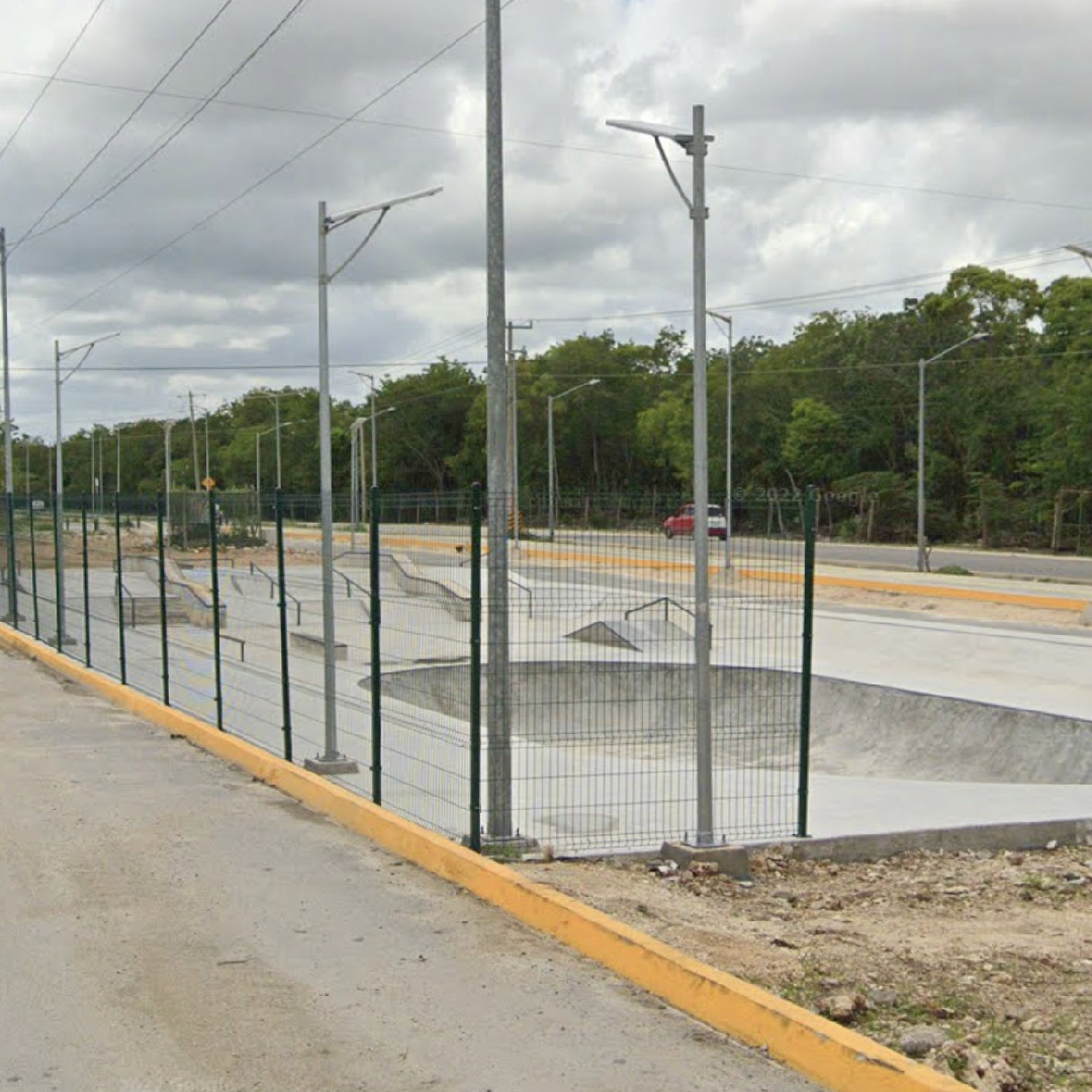 Casa Galaxia Itzales en Av. Cancun (Remate Bancario)